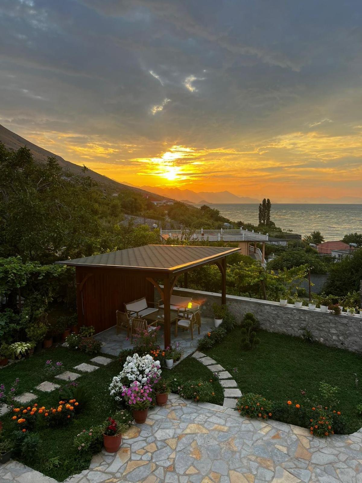 Hotel Aloha House Shkodra Exterior foto